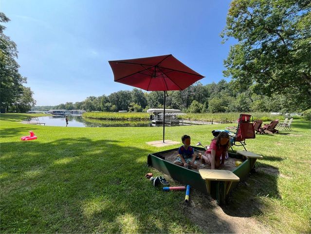 W1969 Itsa Little ROAD, Mukwonago, WI 53149