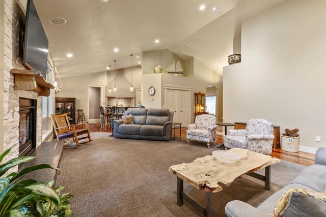 11209 Merganser Road, Klamath Falls, OR 97601