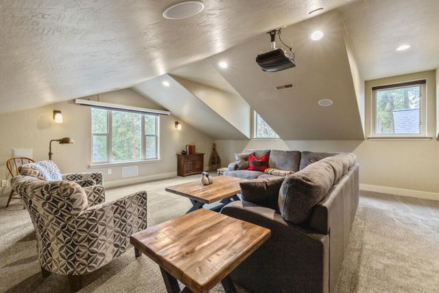 11209 Merganser Road, Klamath Falls, OR 97601