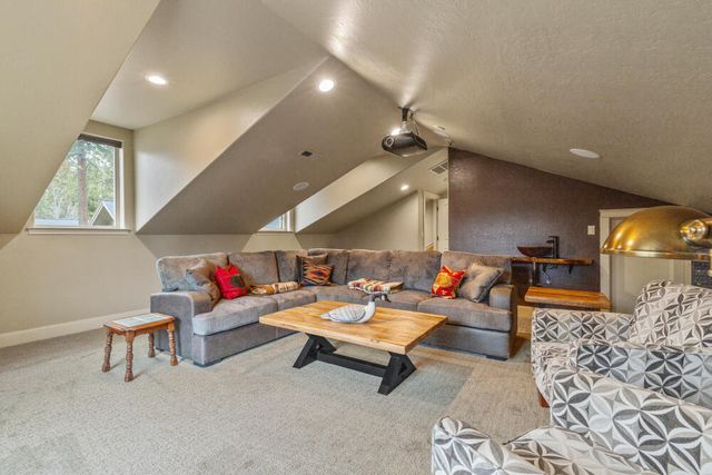 11209 Merganser Road, Klamath Falls, OR 97601