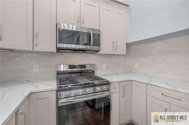 95 McKinley Avenue, Colonia, NJ 07067