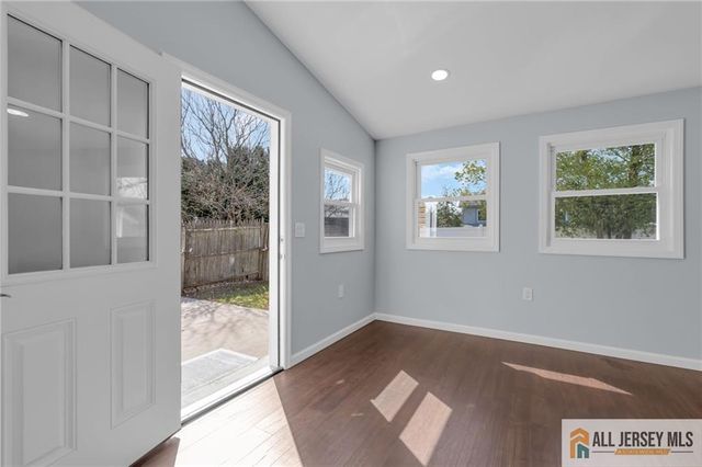 95 McKinley Avenue, Colonia, NJ 07067