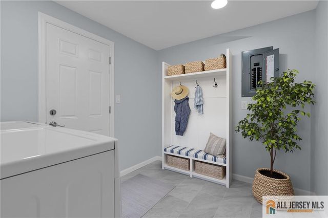 95 McKinley Avenue, Colonia, NJ 07067