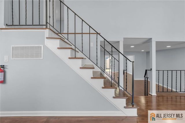 95 McKinley Avenue, Colonia, NJ 07067