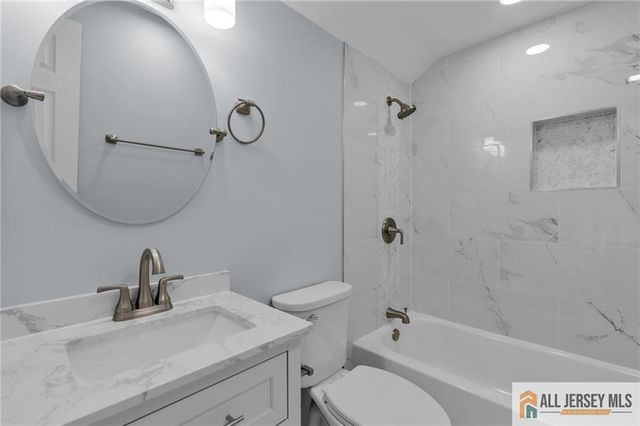 95 McKinley Avenue, Colonia, NJ 07067