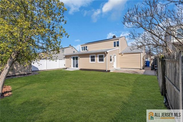 95 McKinley Avenue, Colonia, NJ 07067