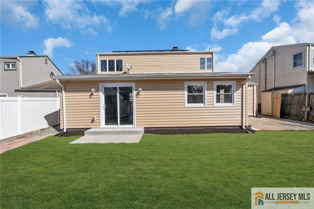 95 McKinley Avenue, Colonia, NJ 07067