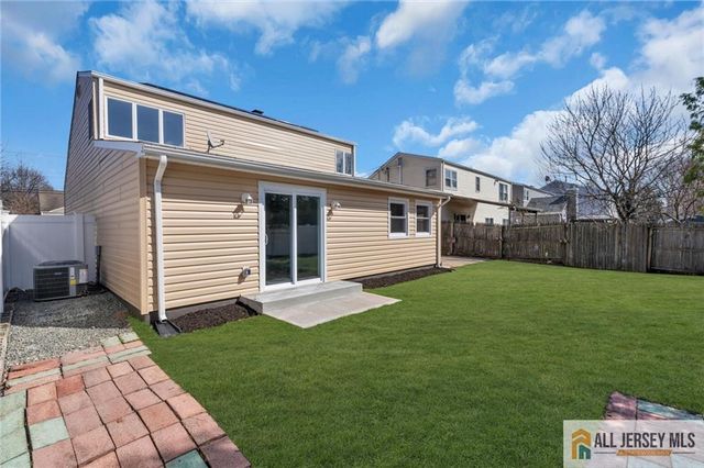 95 McKinley Avenue, Colonia, NJ 07067