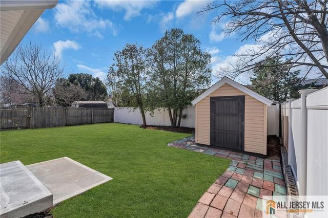 95 McKinley Avenue, Colonia, NJ 07067