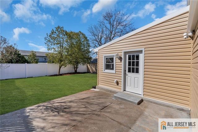 95 McKinley Avenue, Colonia, NJ 07067