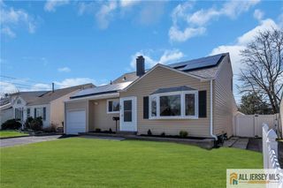 95 McKinley Avenue, Colonia, NJ 07067