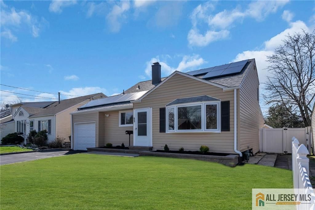 95 McKinley Avenue, Colonia, NJ 07067