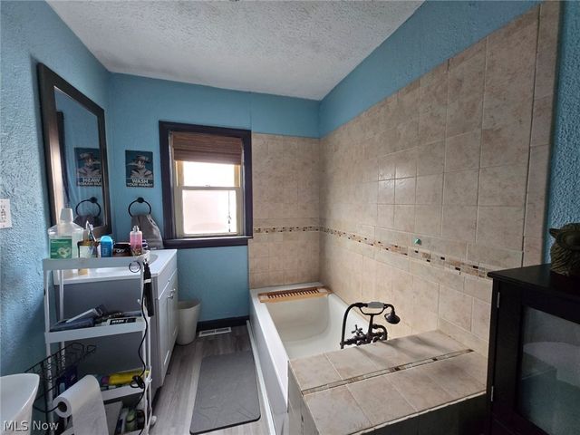 718 Eastland Avenue, Akron, OH 44305