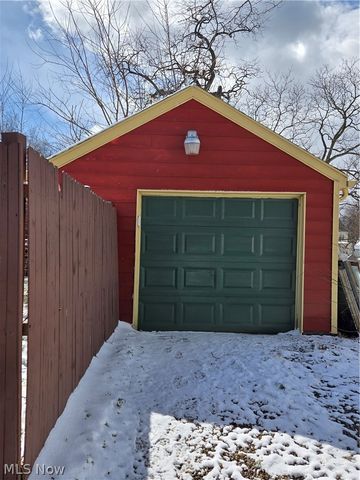 718 Eastland Avenue, Akron, OH 44305