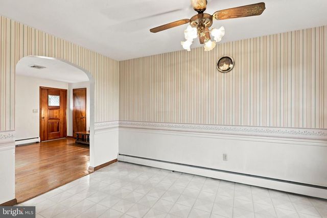 30 BIRCHWAY DR, Chambersburg, PA 17202