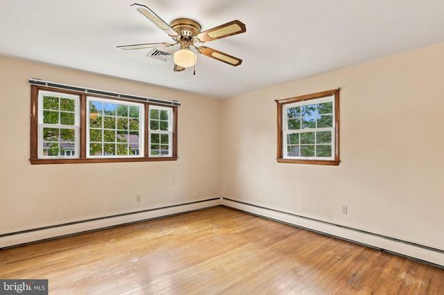 30 BIRCHWAY DR, Chambersburg, PA 17202