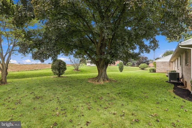 30 BIRCHWAY DR, Chambersburg, PA 17202