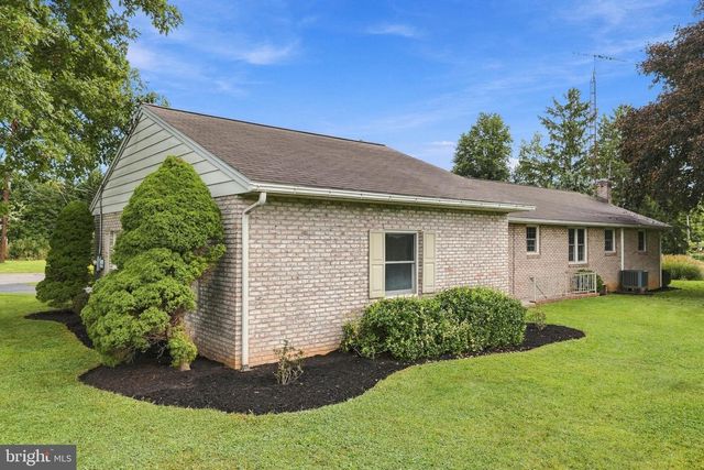 30 BIRCHWAY DR, Chambersburg, PA 17202