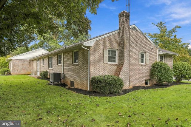30 BIRCHWAY DR, Chambersburg, PA 17202