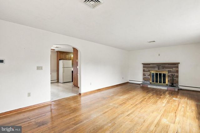 30 BIRCHWAY DR, Chambersburg, PA 17202