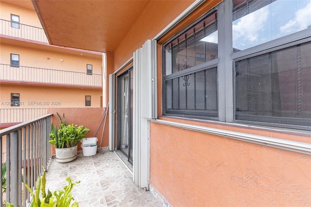 1800 W 54th St 209, Hialeah, FL 33012