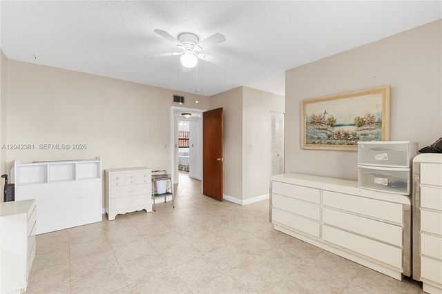1800 W 54th St 209, Hialeah, FL 33012