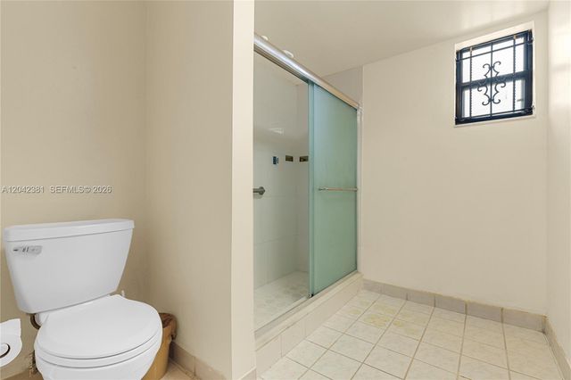 1800 W 54th St 209, Hialeah, FL 33012