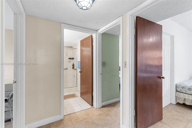 1800 W 54th St 209, Hialeah, FL 33012