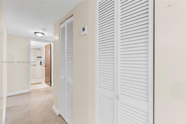 1800 W 54th St 209, Hialeah, FL 33012