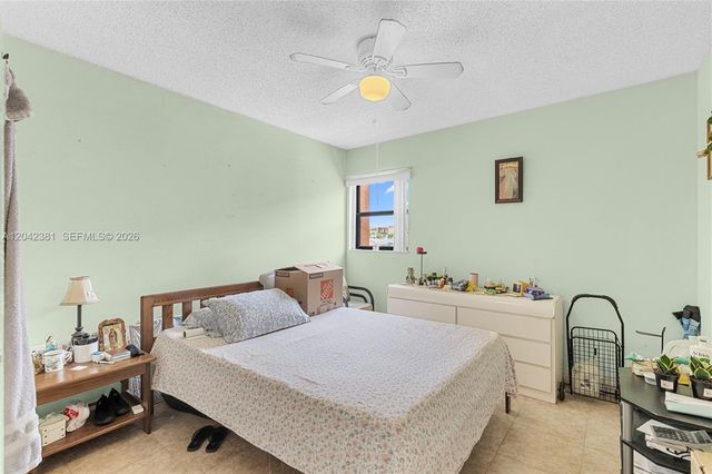1800 W 54th St 209, Hialeah, FL 33012