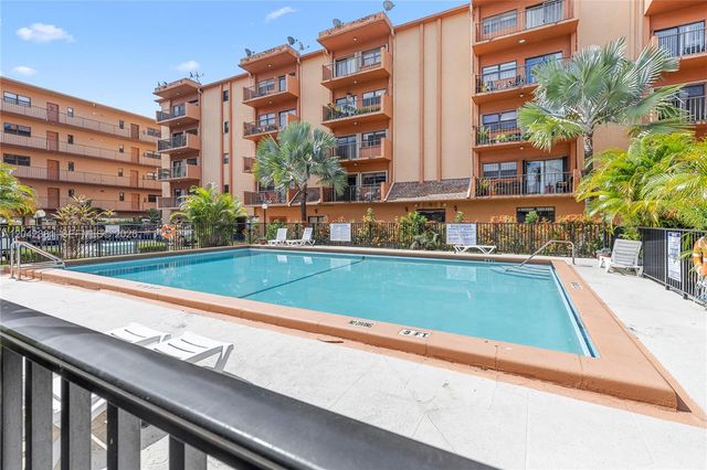 1800 W 54th St 209, Hialeah, FL 33012