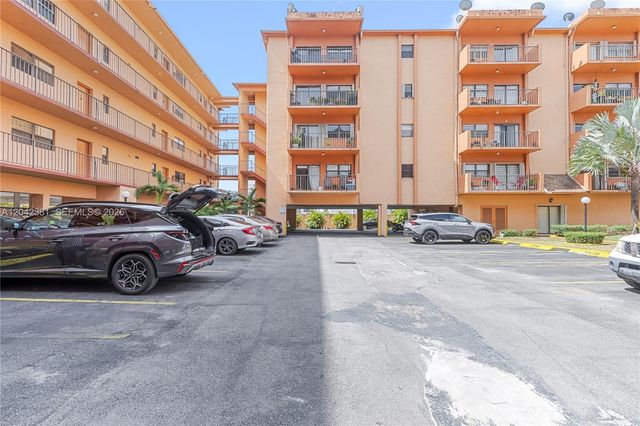 1800 W 54th St 209, Hialeah, FL 33012