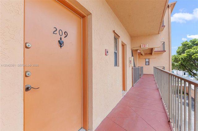 1800 W 54th St 209, Hialeah, FL 33012