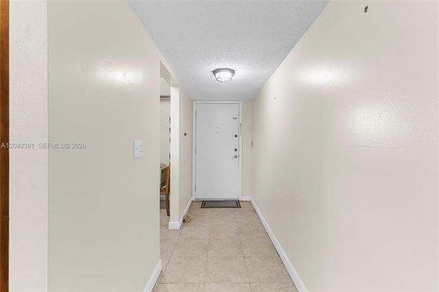 1800 W 54th St 209, Hialeah, FL 33012