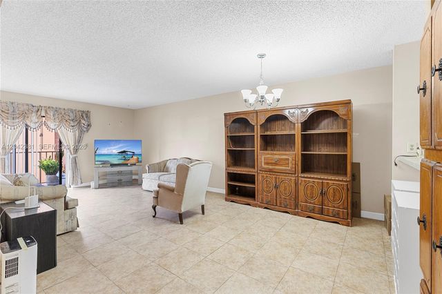 1800 W 54th St 209, Hialeah, FL 33012