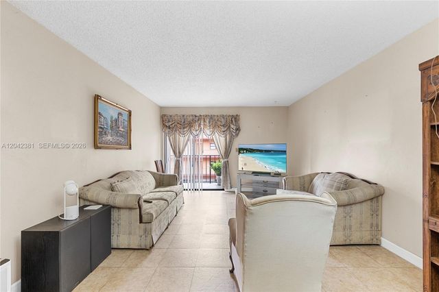 1800 W 54th St 209, Hialeah, FL 33012