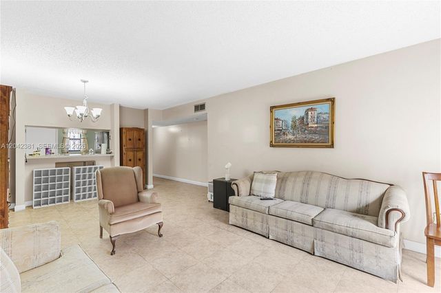 1800 W 54th St 209, Hialeah, FL 33012