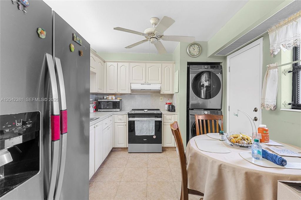 1800 W 54th St 209, Hialeah, FL 33012