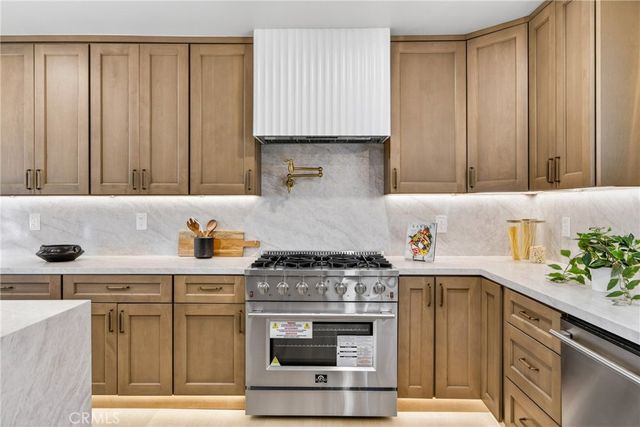 1744 S Genesee, Los Angeles, CA 90019