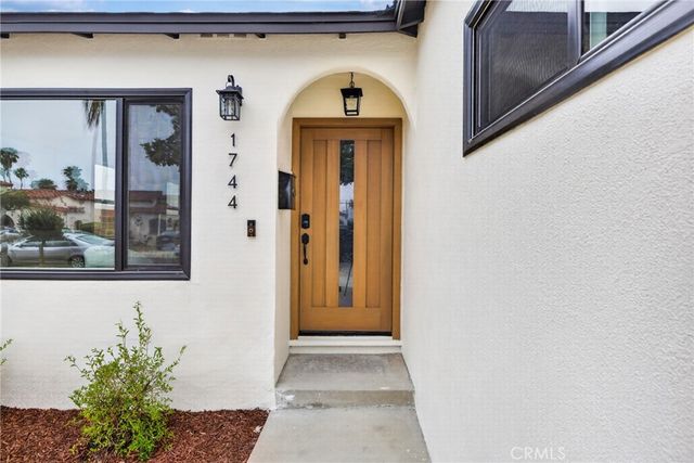 1744 S Genesee, Los Angeles, CA 90019
