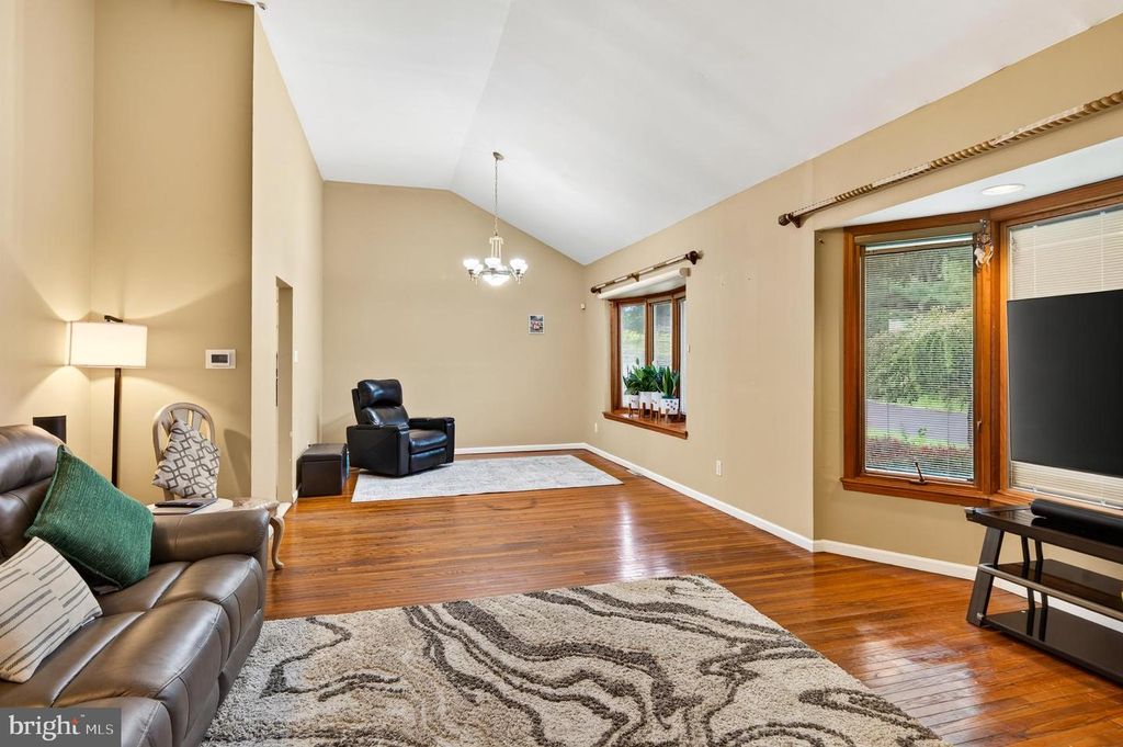 729 SAINT DAVIDS AVE, WARMINSTER, PA 18974 — photo 2