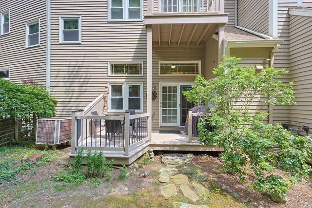168 Upton St 11, Grafton, MA 01519