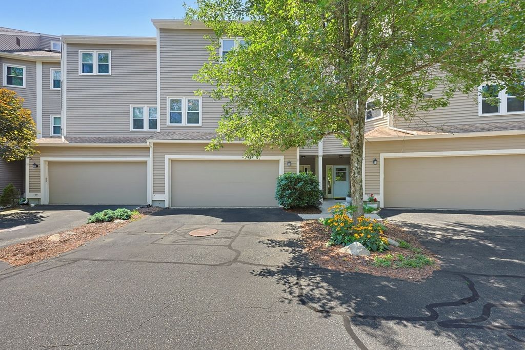 168 Upton St 11, Grafton, MA 01519