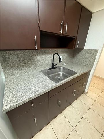 1305 W 53rd St 406, Hialeah, FL 33012