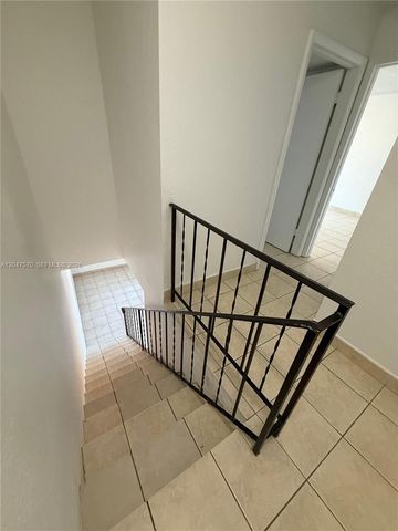 1305 W 53rd St 406, Hialeah, FL 33012