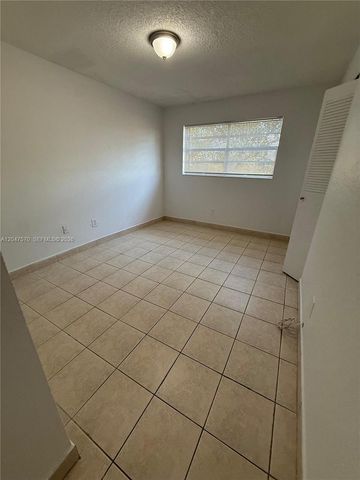 1305 W 53rd St 406, Hialeah, FL 33012
