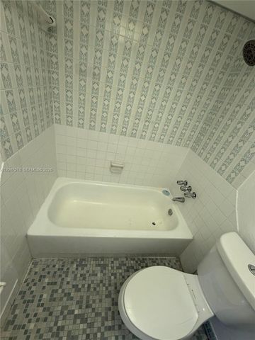 1305 W 53rd St 406, Hialeah, FL 33012