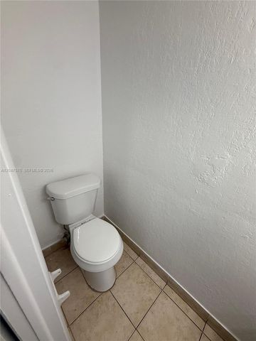 1305 W 53rd St 406, Hialeah, FL 33012