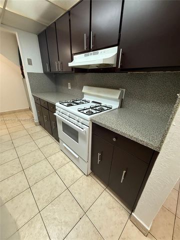 1305 W 53rd St 406, Hialeah, FL 33012