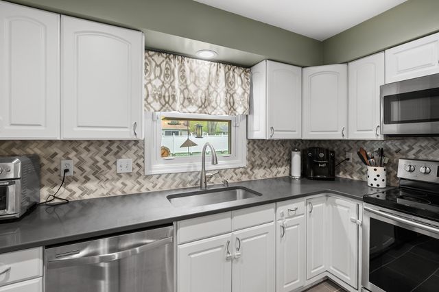 1527 Highgate Road, Kalamazoo, MI 49006
